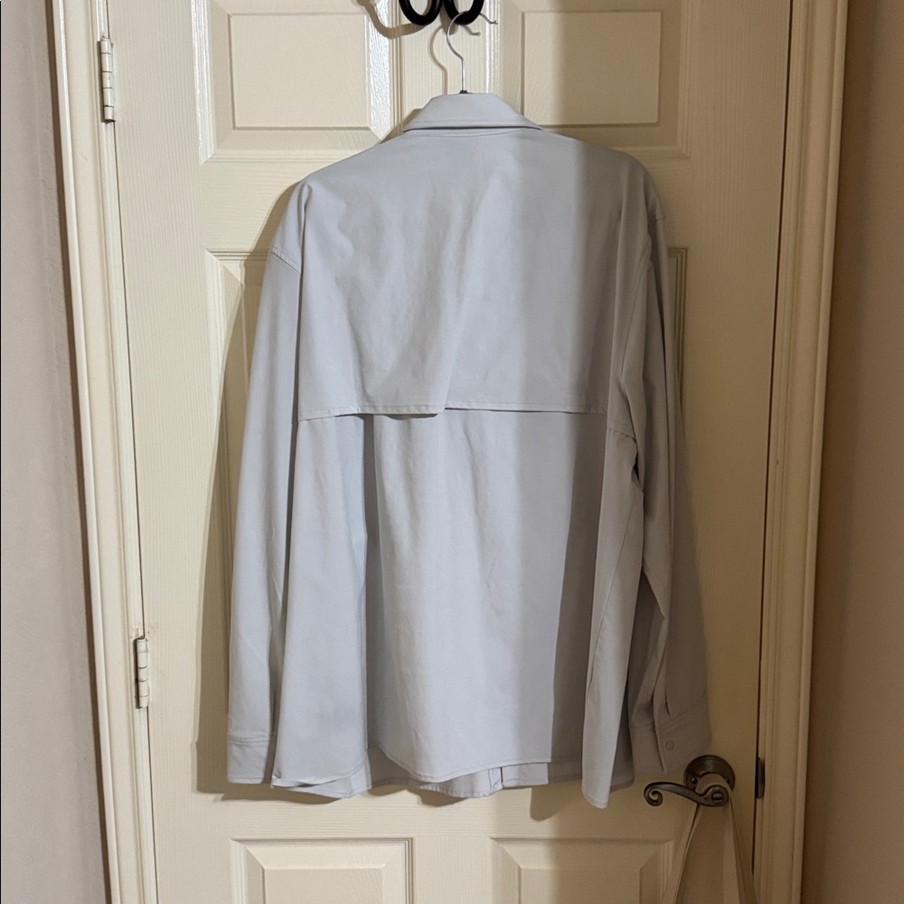 The North Face Light Gray Button-Front Shirt Jack… - image 3